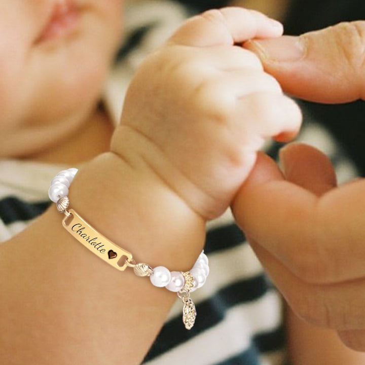 Personalisiertes Perlenarmband mit Babynamen und Geburtsblume
