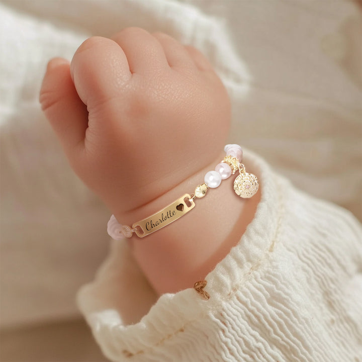 Personalisiertes Perlenarmband mit Babynamen und Geburtsblume