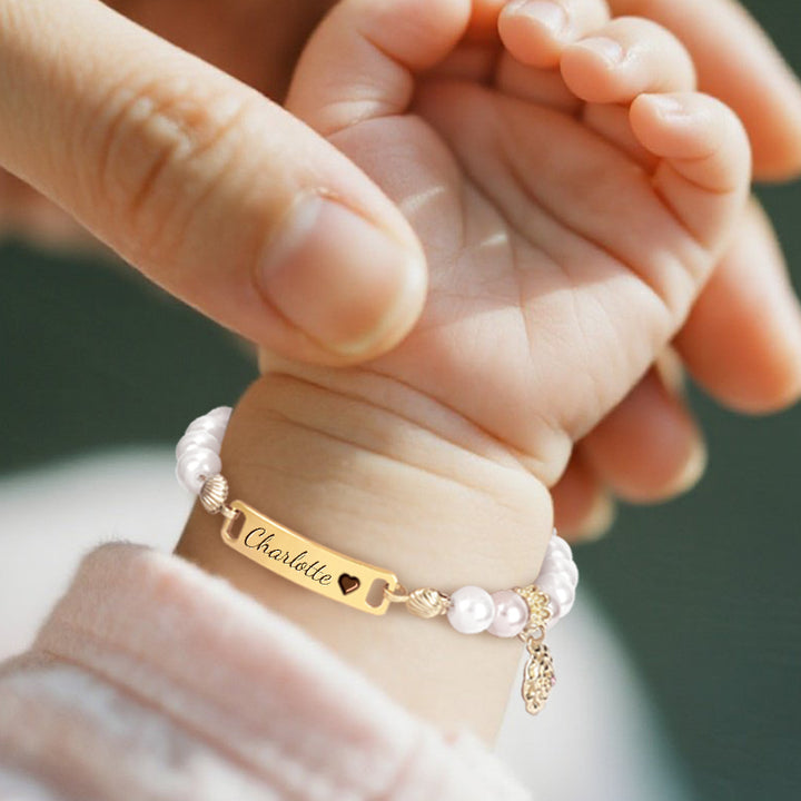 Personalisiertes Perlenarmband mit Babynamen und Geburtsblume