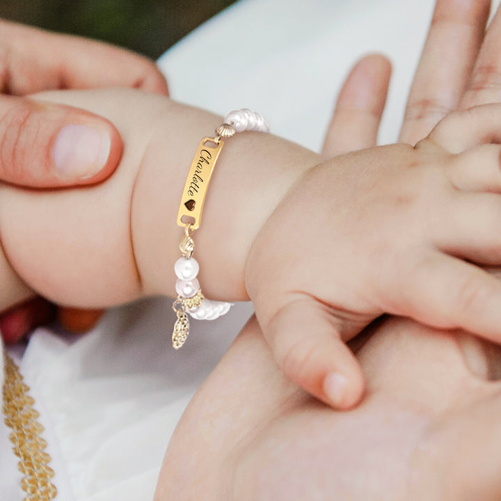 Personalisiertes Perlenarmband mit Babynamen und Geburtsblume