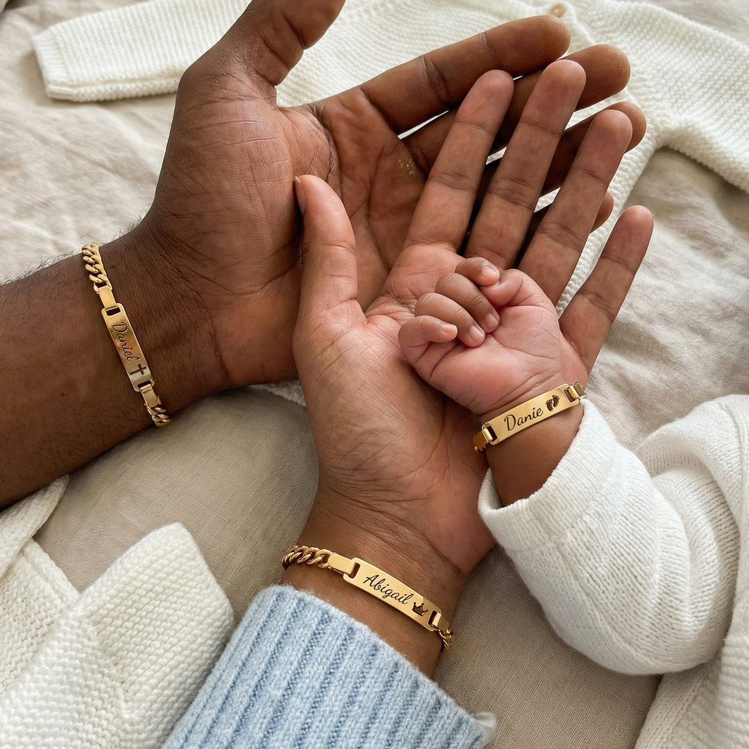 Ensemble familial de bracelets avec prénom pour bébé 