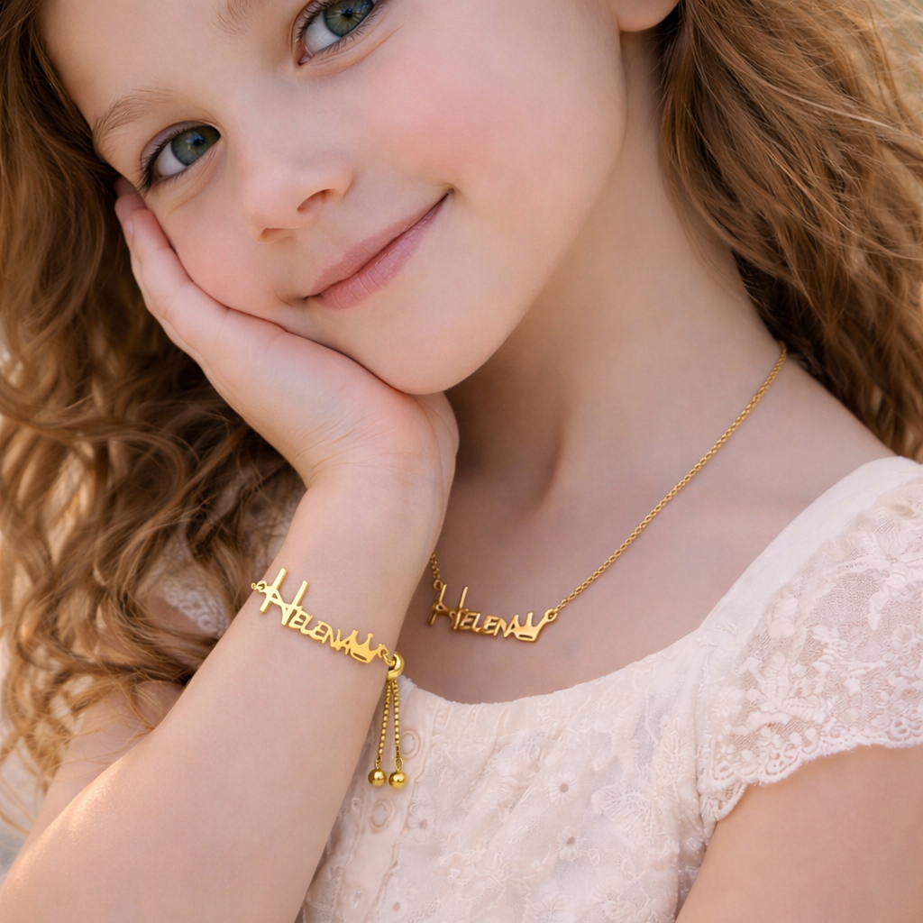 Collier avec prénom de bébé en forme de couronne