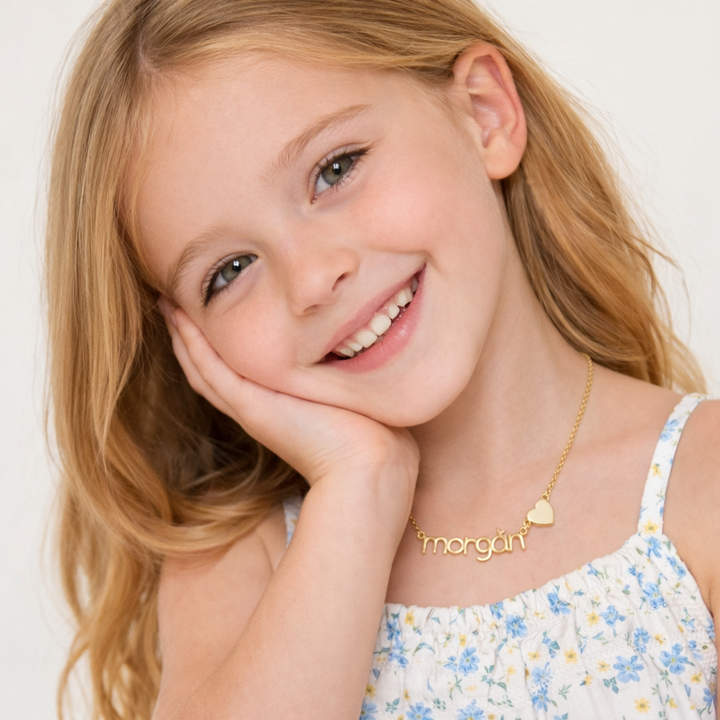 Collier prénom enfant avec un joli élément