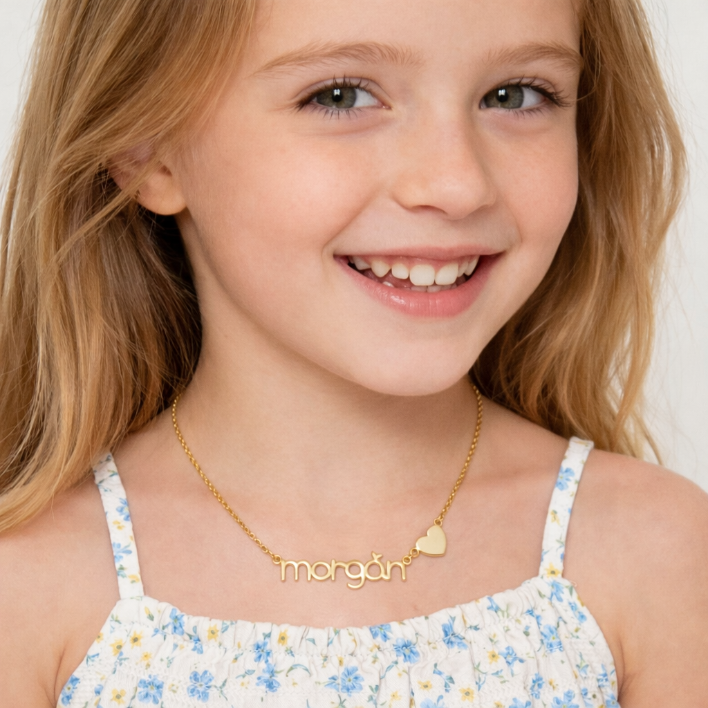 Collier prénom enfant avec un joli élément