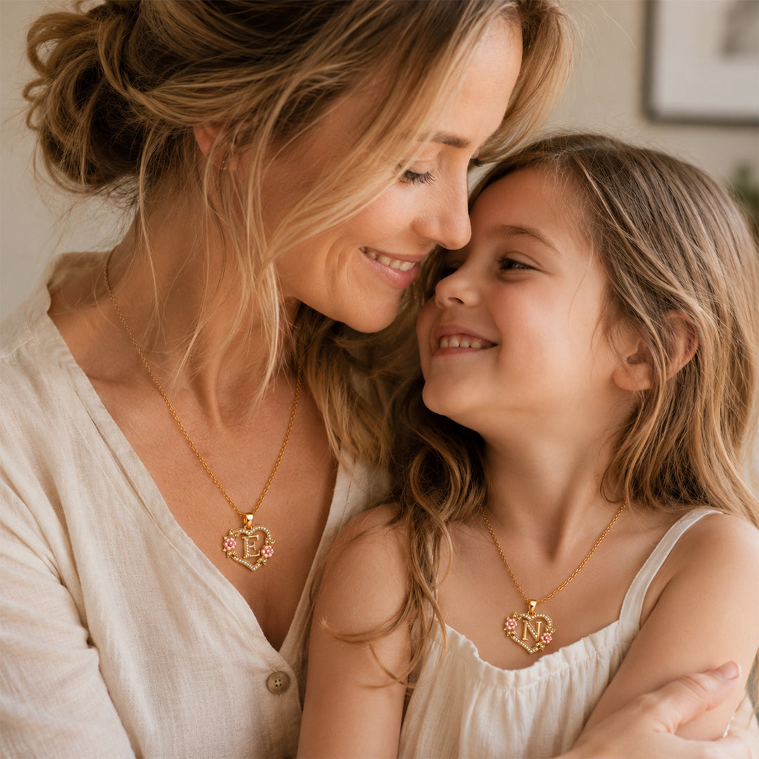 Bracelet personnalisé avec initiales pour bébé en forme de petit cœur