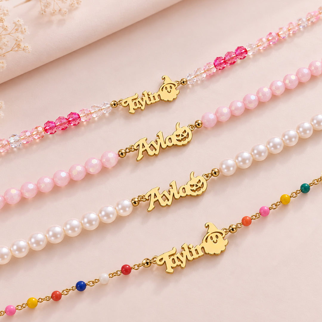 Personalisiertes Kinderkreuz- und Perlenarmband mit Initialen 