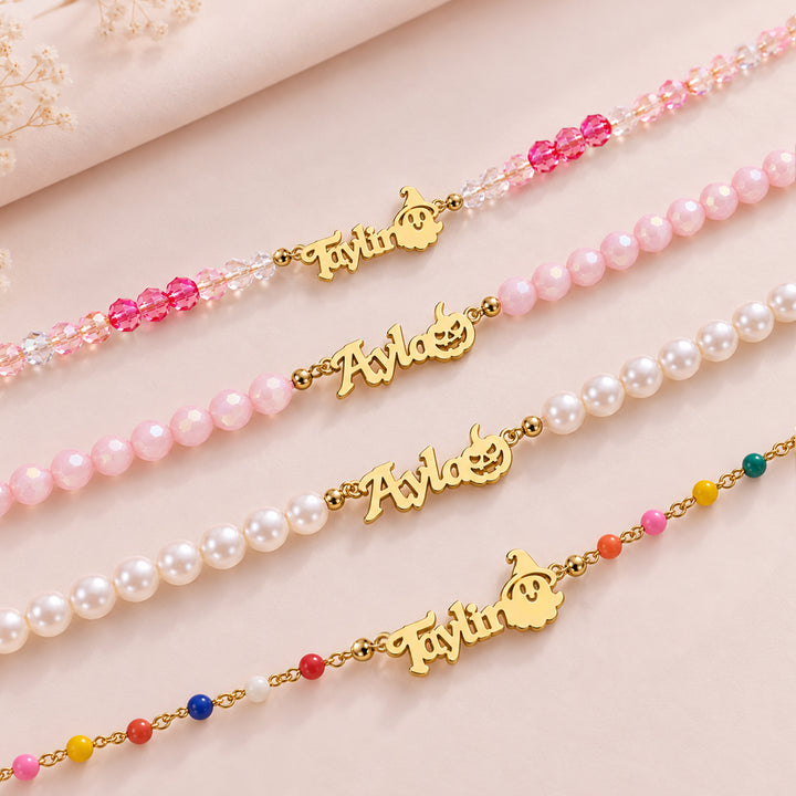Personalisiertes Kinderkreuz- und Perlenarmband mit Initialen 