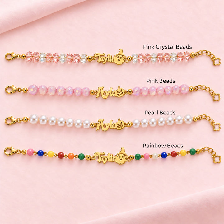 Personalisiertes Kinderkreuz- und Perlenarmband mit Initialen 